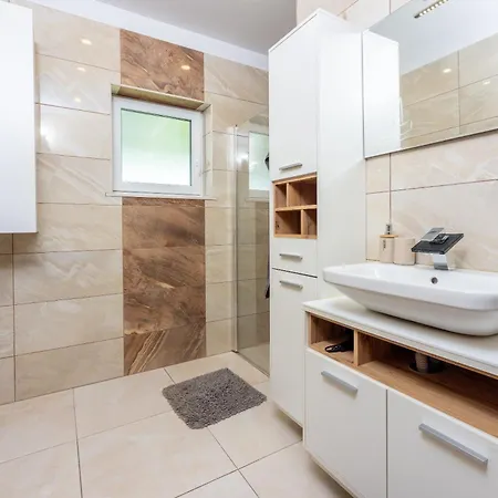 Monte Adria Брибир