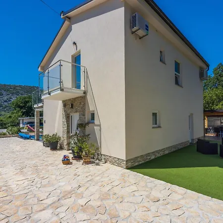 וילה Monte Adria